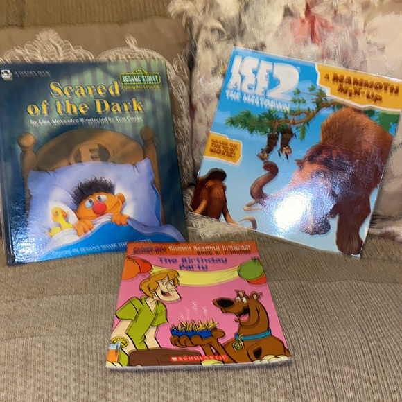 ❤️💛💙NWT Sesame Street, Ice Age 2 & Scooby Doo Books - Picture 3 of 6